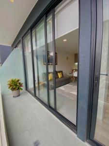 Suite de lujo con balcón en Edificio NEO