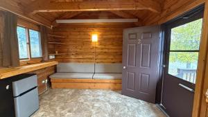 Cozy little pet-friendly cabin