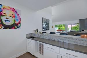 Twin Palms Tranquility by Oranj Palm