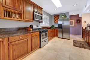 Padua Paradise - 2BR Pool, Hot Tub, Mtn Views