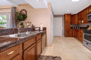 Padua Paradise - 2BR Pool, Hot Tub, Mtn Views