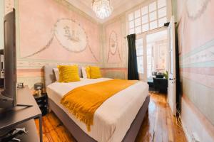 Luxury 4BR Steps from Praça do Comércio