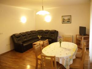 Apartments Zlatko