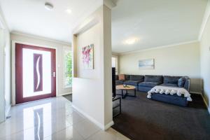 Loch Lomond - Spacious Living, Close to Zoo & Golf