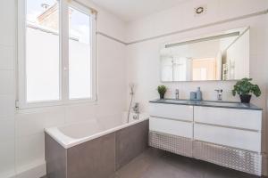 Le Salin - Center - Cathedrale