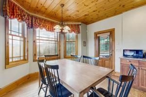 Garfields Grand View