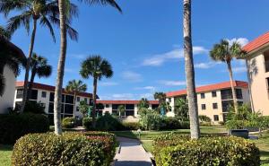 3rd floor Sanibel condo with enchanting beach views 4C3