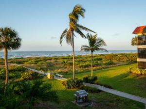 1BR ocean view condo on Sanibel Island Steps from the beach 3B3