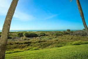 Beachfront Condo, Sanibel Sandalfoot 1C1