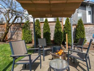 Northwest Retreat with Cedar Hot Tub