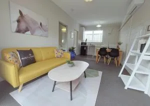 Bright Ground-Floor Apartment with Parking - Claudelands