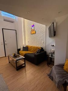 Yellow Skg City Loft