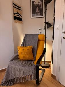 Yellow Skg City Loft