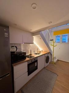 Yellow Skg City Loft