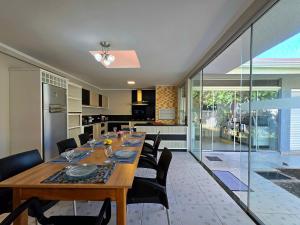 Casa Ampla 5 quartos área lazer TOP lado Paraguai