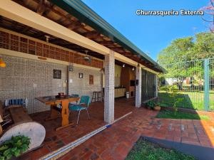 Casa Ampla 5 quartos área lazer TOP lado Paraguai