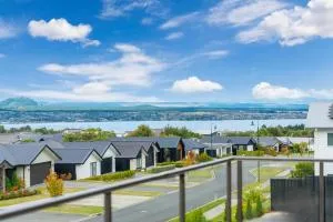 Penny Haven - Lake & Mt Tauhara views, family friendly - Oruanui