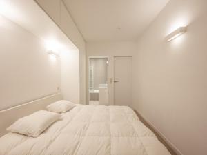 Spacious Seaside Apartment