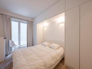 Spacious Seaside Apartment