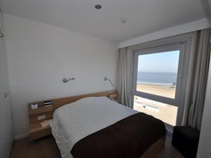 Stylish 2-bedroom apartment with sea views