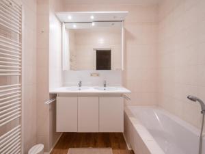 Bright 2-bedroom apartment with terrace