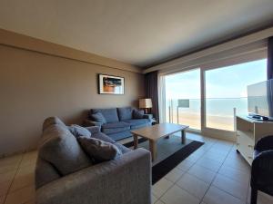 Apartment in Middelkerke with Stunning Sea Views