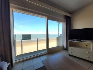 Apartment in Middelkerke with Stunning Sea Views