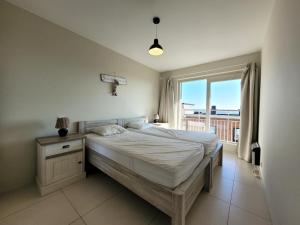 Apartment in Nieuwpoort with Stunning Sea Views