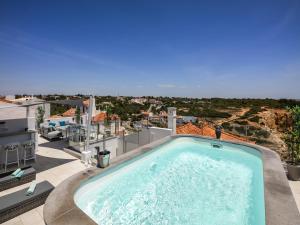 Apartment overlooking Benagil Beach with pool