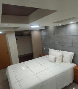 Cozy home!! Private Pool, 2R,3B