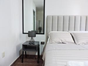 Estudio de Lujo, Cerca de la Plaza