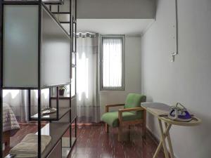 Estudio de Lujo, Cerca de la Plaza