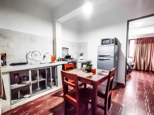 Estudio de Lujo, Cerca de la Plaza