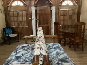 Exotic flower cabin pool