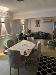 سيدى بشر عائلات فقط اقصى عدد خمسه افرادالحضور بأصل الوثائق الرسمية