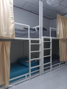 Naughty Boy Hostel Thakhek