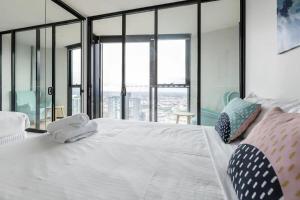 1BR Central CBD High Rise Unit!