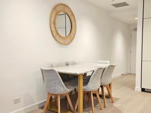 Bright & Stylish Apt In Best Location w Pool & Gym