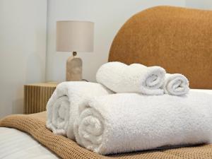 Bright & Stylish Apt In Best Location w Pool & Gym