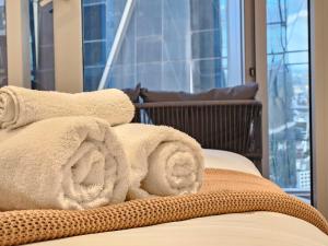 Bright & Stylish Apt In Best Location w Pool & Gym