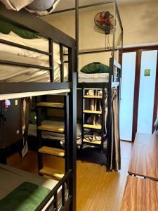 Top Floor Hostel - 3 mins to Train street - Female Dorm - Big bed