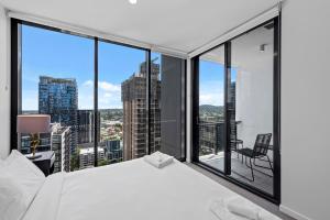 King Bed, Mountain Views & Best Southbank Location