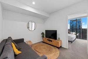 King Bed, Mountain Views & Best Southbank Location