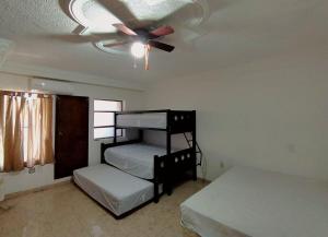 House for 20 people, close to the pier and beaches