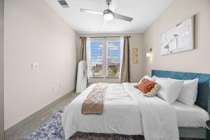 Stylish 1BR Retreat with Pool & Gym