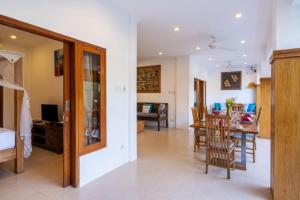 Genta- Petitenget 2BR villa, walk to beach!