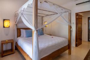 Genta- Petitenget 2BR villa, walk to beach!