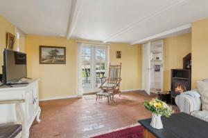 Spacious Holiday Home Near Nature Experiences