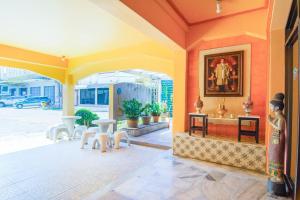 OYO 534 Phasuk Hotel