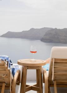 Little Rock Villa - Oia